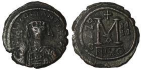 Tiberius II. Constantine. (578-582 AD). Follis. Nikomedia. Obv: cuirassed bust facing holding globus cruciger. Rev: ANNO / M. cross above. 30mm, 11,35...