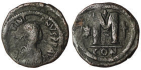 Justinian I. (527-565 AD) Æ Follis. Constantinople. Obv: D N IVSTINIANVS PP AVI. diademed bust right. Rev: M between stars, cross above. 31mm, 17,16g...