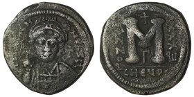 Justinian I. (527-565 AD) Æ Follis. Theoupolis. Obv: crowned bust facing holding globus cruciger. Rev: ANNO M. 34mm, 19,17g