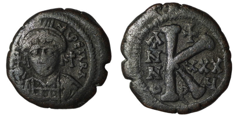 Justinian I. (527-565 AD) Æ 1/2 Follis. Theoupolis. Obv: crowned bust facing hol...