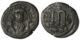 Tiberius II. Constantine. (578-582 AD). Follis. Nikomedia. Obv: cuirassed bust facing holding globus cruciger. Rev: ANNO / M. cross above. 30mm, 11,46...