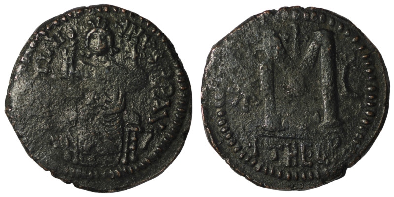Justinian I. (527-565 AD) Follis. Theoupolis. Obv: Justinian sitting enthroned f...