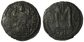 Justinian I. (527-565 AD) Follis. Theoupolis. Obv: Justinian sitting enthroned facing. Rev: ANNO M. 35mm, 16,68g