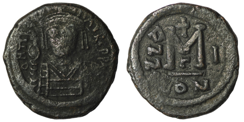 Tiberius II. Constantine. (578-582 AD). Follis. Constantinople. Obv: cuirassed b...