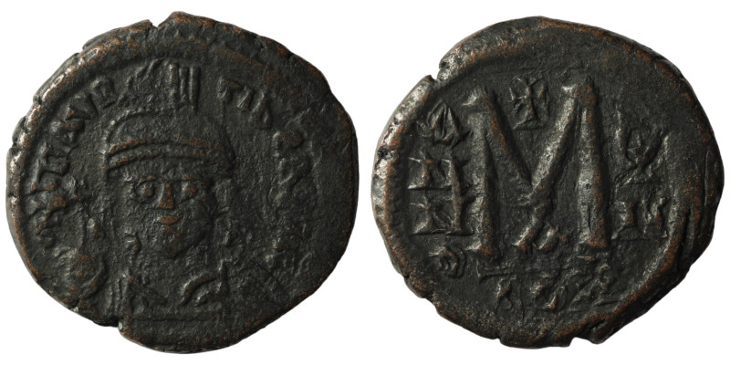 Maurice Tiberius. (582-602 AD). Follis. Constantinople. Obv: bust of Maurice Tib...