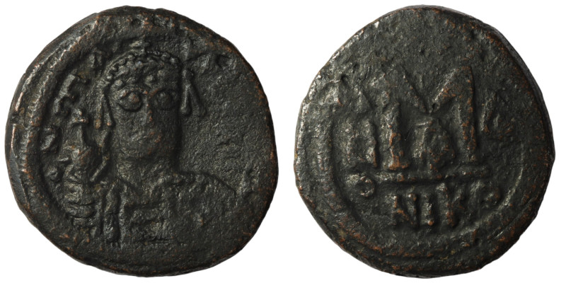 Maurice Tiberius. (582-602 AD). Follis. Nikomedia. Obv: bust of Maurice Tiberius...