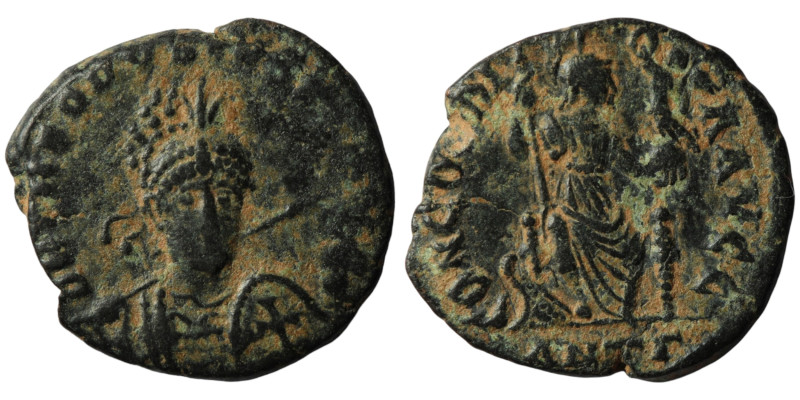 Theodosius II. (402 AD). Æ Follis. Antioch. Obv: D N THEODOSIVS P F AVG. helmete...