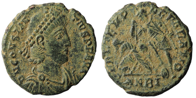 Constantinus II. (351-354 AD). Follis. Antioch. Obv: D N CONSTANTIVS P F AVG. di...