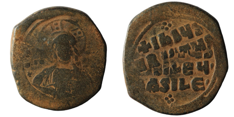 Basil II. and Constantine VIII. (1020-1028 AD). Follis. Constantinople. Obv: bus...