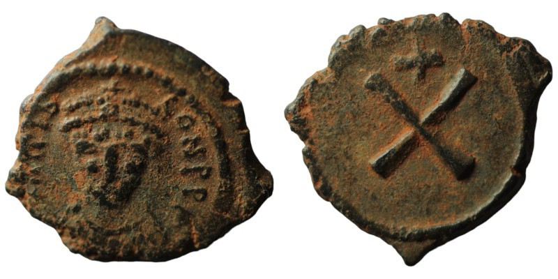 Tiberius II. Constantine. (578-582 AD). Decanummium. (20mm, 2,73g) Obv: crowned ...