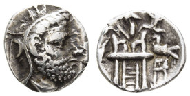 Antike Griechen
Persis Drachme (4,11), 150-100 v. Chr., Dareios I. Av: Kopf mit Kausia nach rechts, darauf oben Adler, hinten Mondsichel. Rev: Herrsc...