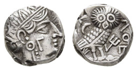 Antike Griechen
Saba 1/4-Drachme (2,03 g), 4.-3. Jh. v. Chr. Av.: Kopf der Athena mit attischem Helm nach rechts. Rev.: Eule nach rechts, links Olive...
