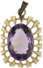 Halsschmuck Anhänger
 Anhänger mit Amethyst, 333 Gelbgold, Amethyst ca. 8 ct, ca. 5,34g.