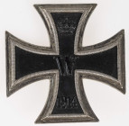 Auszeichnungen Deutscher Staaten bis 1933
 Preußen, Eisernes Kreuz 1914, 1. Klasse, flache Form, mit Herstellerzeichen "WS" rechts vom Gegenhaken für...