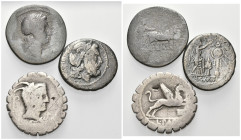 RÖMISCHE REPUBLIK, L. Papius, 79 v.Chr., AR Denar. Kopf der Juno Sospita mit Ziegenhaube r., in ihrem Nacken Beiz.Anker? Rs.Greif r. über Öllampe spri...