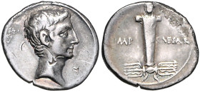 RÖMISCHES REICH, Augustus als Imperator, 30-27 v.Chr., AR Denar (29-27 v.Chr.), Italienische Heeresmünzst. Barhäuptiger Kopf r. Rs.Stele mit Kopf des ...