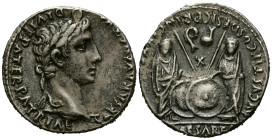 RÖMISCHES REICH, Augustus, 27 v.-14 n.Chr., AR Denar (7-6 v.Chr.), Lugdunum. Belorb. Kopf r. Rs.Gaius und Lucius Caesar, dazw. zw. Schilder, Lituus un...