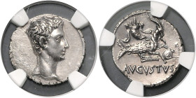 RÖMISCHES REICH, Augustus, 27 v.-14 n.Chr., AR Denar (ca.18-16 v.Chr.), Colonia Patricia. Kopf r. Rs.Capricorn mit Füllhorn r. 3,72g.
NGC Ch AU, Stri...