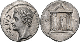 RÖMISCHES REICH, Augustus, 27 v.-14 n.Chr., AR Denar (ca.19 v.Chr.), ungesicherte Mzst.(Colonia Patricia?). Barh. Kopf l. Rs.Jupiter mit Blitz und Zep...