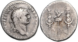 RÖMISCHES REICH, Domitian, 81-96, AR Cistophor, (Provinz Asien, Zuweisung unsicher). Belorb. Kopf r. Rs.Legionsadler zw. zwei Standarten. 9,82g.
selt...