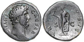 RÖMISCHES REICH, Aelius als Caesar, 136-138, AE As COS II =137, Rom. Büste r. Rs.Spes l. stehend, hält Blume. 10,72g.
Patina, ss
RIC² 2700, C.57