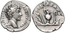 RÖMISCHES REICH, Marcus Aurelius als Caesar, 139-161, AR Denar COS =140-144, Rom. Büste r. Rs.Priestergeräte. 2,68g.
ss
Seaby 451, RIC A424a