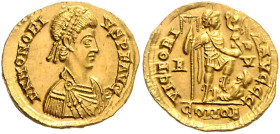 RÖMISCHES REICH, Honorius, 393-423, AV Solidus (402-406), RV =Ravenna. Diad., drap. und gepanz. Büste r. Rs.Kaiser r. stehend, hält Labarum und Victor...