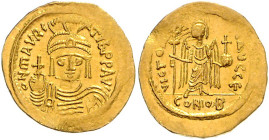 BYZANTINISCHES REICH, Mauricius Tiberius, 582-602, AV Solidus. Behelmte Büste frontal mit Kreuzglobus und Schild. Rs.Victoria frontal stehend, hält St...