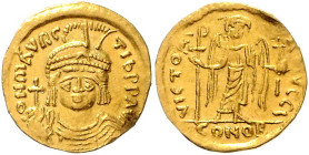 BYZANTINISCHES REICH, Mauricius Tiberius, 582-602, AV Solidus (583-602), CONOB =Konstantinopel. Beh. Büste von vorn, hält Kreuzglobus, DN MAVRC TIb PP...