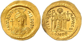 BYZANTINISCHES REICH, Mauricius Tiberius, 582-602, AV Solidus (583-602) CONOB =Konstantinopel. Beh. Büste von vorn, hält Kreuzglobus, MAVRC Tib PP AVC...