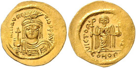 BYZANTINISCHES REICH, Mauricius Tiberius, 582-602, AV Solidus (583-602) CONOB =Konstantinopel. Beh. Büste von vorn, hält Kreuzglobus, MAVRC Tib PP AVC...