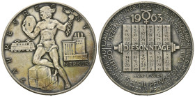KALENDERMEDAILLEN, ÖSTERREICH, Silbermed. 1963 von Köttenstorfer. Jahresregent Merkur. Rs.Jahrestafel 1963. Rd.A 900. 25,49g; 40mm.
vz
Strohth.1963-...