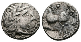 Middle Danube Tribes ''Kugelwange" type. AR Drachm (14,4mm, 2,52 g.) Imitating the types of Philip II of Macedon. 3rd. Century BC. Celticized laureate...