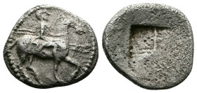 Kings of Macedon. Alexander I 498-454 BC. AR Tetrobol (15mm. 2,24g), c. 492-480/479. Rider, wearing petasos and long tunic, and holding two transverse...
