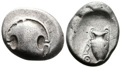 Boeotia, Thebes. Circa 425-400 BC. AR Stater (21,7mm. 10,9g.). Boeotian shield. Rev. Amphora; to left, bow right; Θ-E across lower field; all within s...