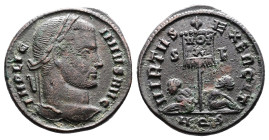 Licinius I, AD 308-324. AE Follis. (19 mm. 3,2 g.). Aquileia. IMP LICINIVS AVG, laureate head right. Rev. VIRTVS EXERCIT, Standard inscribed VOT / X i...