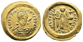Justinianus I. AD 518-527. AV Solidus (21,4 mm. 4,47 g.). Constantinople. D N IVSTINIANVS P P AVG, helmeted and cuirassed bust facing three-quarters t...