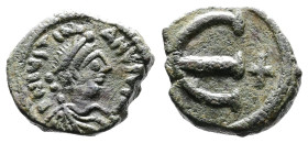 Justinian I. AD 527-565. AE Pentanummium (14,47 mm. 2,24 g.). Antioch mint. DN IVSTINIANVS PP AVG, pearl-diademed, draped and cuirassed bust right. Re...
