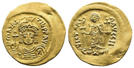 Maurice Tiberius. AD 582-602. AV Solidus (21,3 mm. 4,44 g.). Constantinople mint. DN MAVRI TIb PP AVI, cuirassed bust facing wearing plumed helmet, ho...