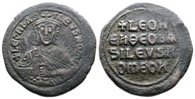 Leo VI. AD 886-912. AE Follis. (28,8 mm. 11,6 g.). Constantinople. + LEOn bAS-ILEVS ROm, crowned bust facing, short beard, wearing chlamys, holding ak...