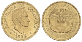 WORLD COINS: COLOMBIA
5 Pesos. 1925. 7,92 grs. AU (916). Simón Bolívar. MEDELLÍN bajo el busto. (Leves golpecitos). Brillo original. Fr-115; KM-204. ...