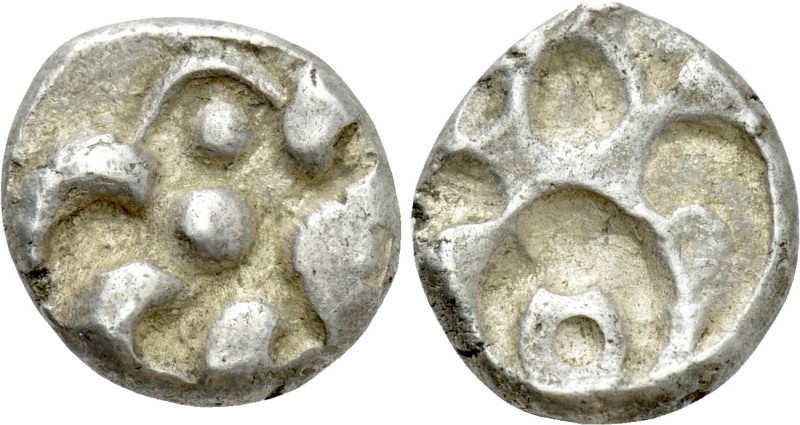 CENTRAL EUROPE. Vindelici. Quinarius (1st century BC). "Manching C" type. Obvers...