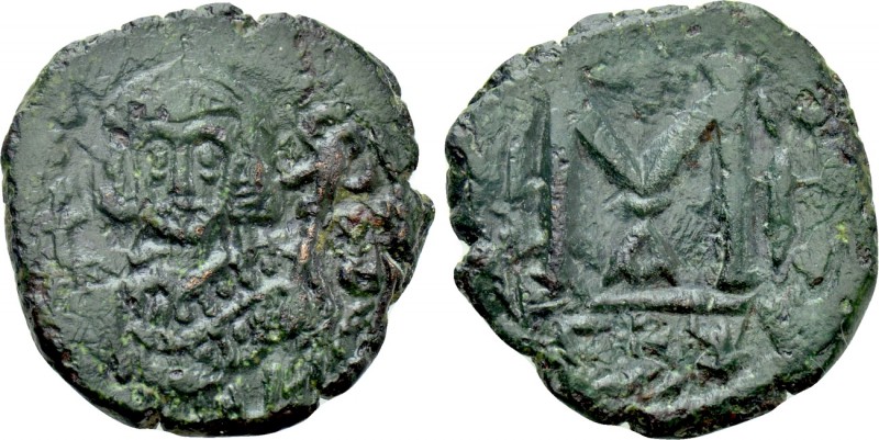 PHILIPPICUS (BARDANES) (711-713). Follis. Constantinople. Uncertain RY. 

Obv:...