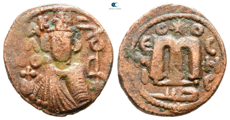 Umayyad. Hims mint. Abd al-Malik AH 65-86. 
Fals Æ

20 mm, 3,69 g



Very...