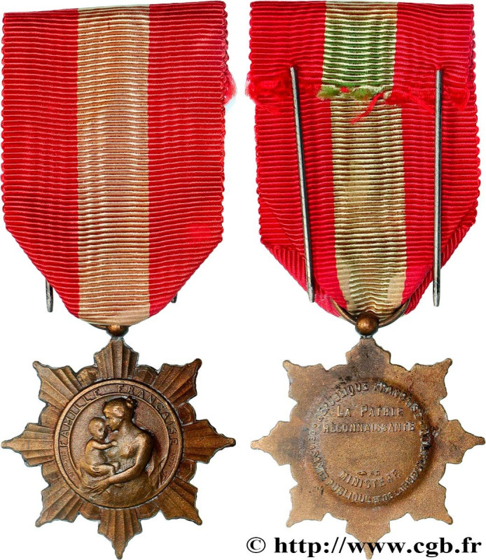 III REPUBLIC
Type : Médaille, Famille Française, Ministère de la santé publique ...