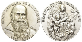 Spagna - Medaglia a Leopoldo de Alpandeire, beatificato da Benedetto XVI - Granada, 12/11/2010 - AE argentato - 120,67 g; Ø 60 mm 

SPEDIZIONE IN TU...