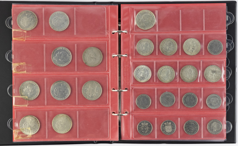 Coins Netherlands in albums - Album with 2½ gulden coins period Willem II - Beat...