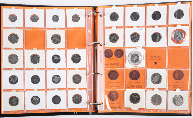 Coins Netherlands in albums - Beatrix collection