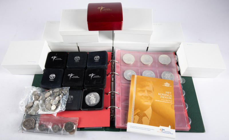 Coins Netherlands in boxes - Box with silver coins Netherlands a.w. Zilveren Duk...