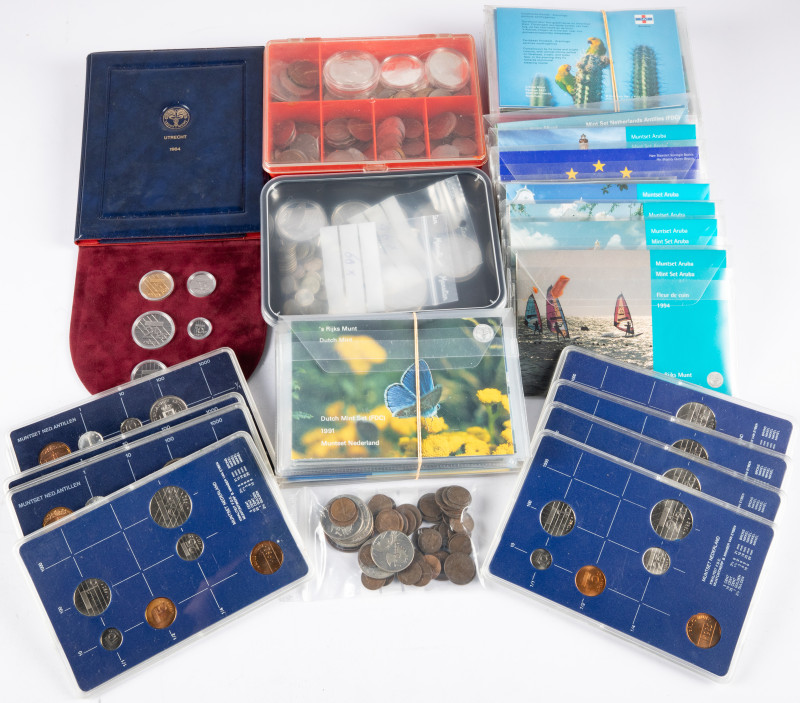 Coins Netherlands in boxes - Box with silver coins in Proof and FDC, supplemente...